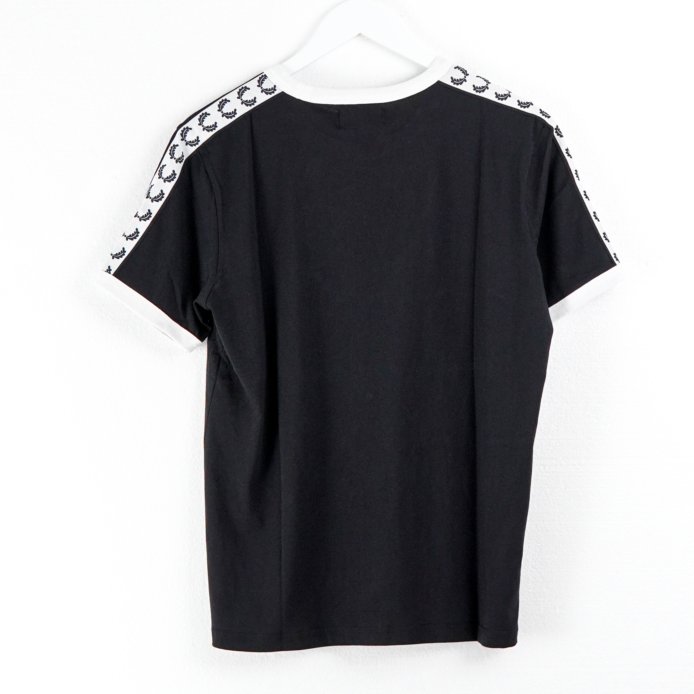 Kaos FRED PERRY STRIPE SHOULDER BLACK Tshirt 100% ORIGINAL - HYPESNEAKER.ID