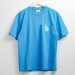 Kaos MLB LA FLOCKED MONOGRAM WHITE BLUE Tshirt 100% ORIGINAL -  HYPESNEAKER.ID