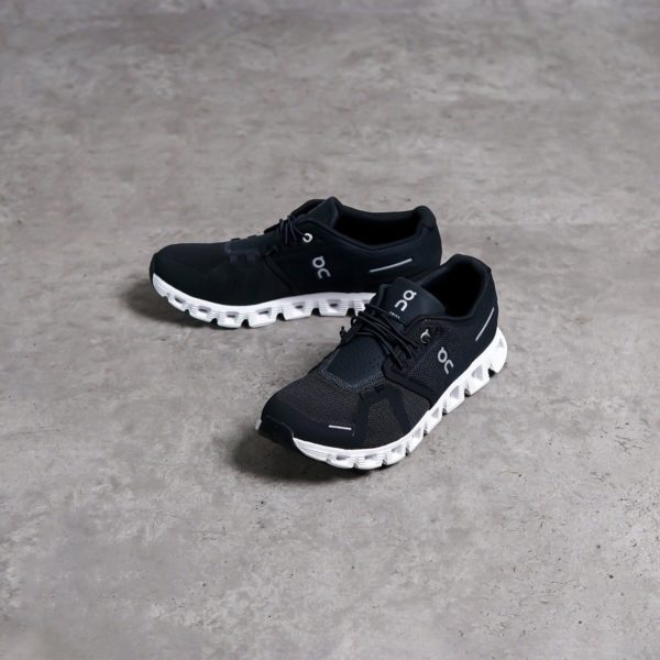 ON CLOUD BLACK SEPATU