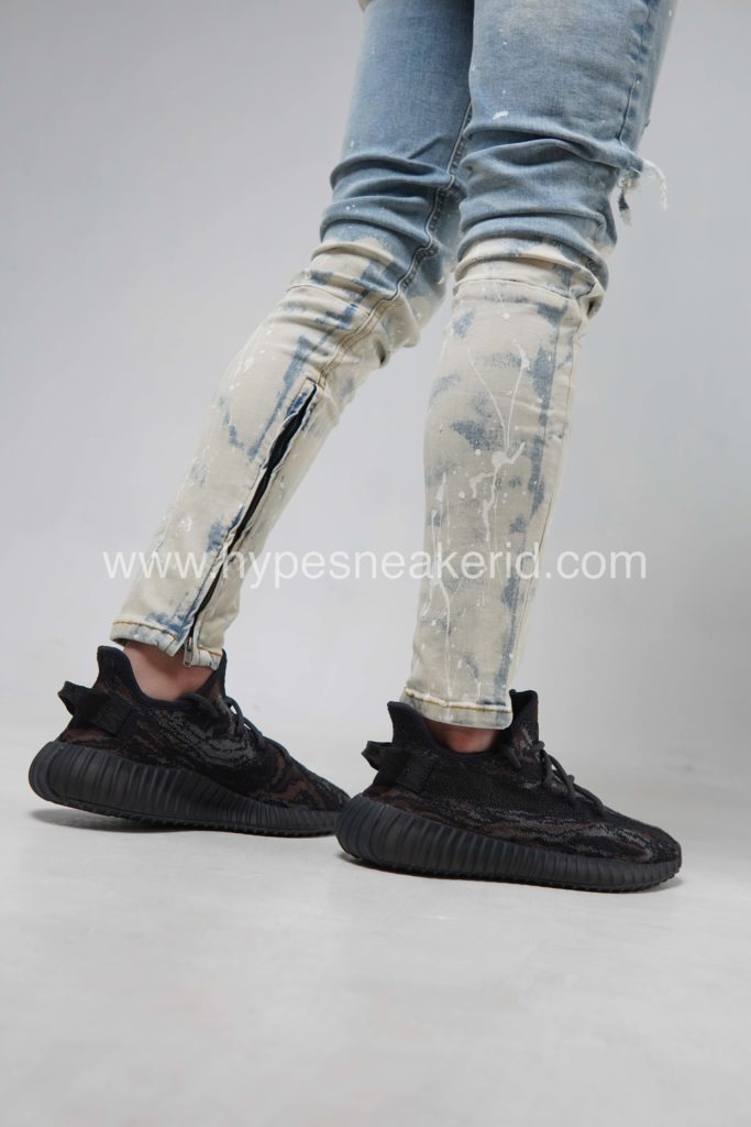 Sepatu Adidas Yeezy Hitam