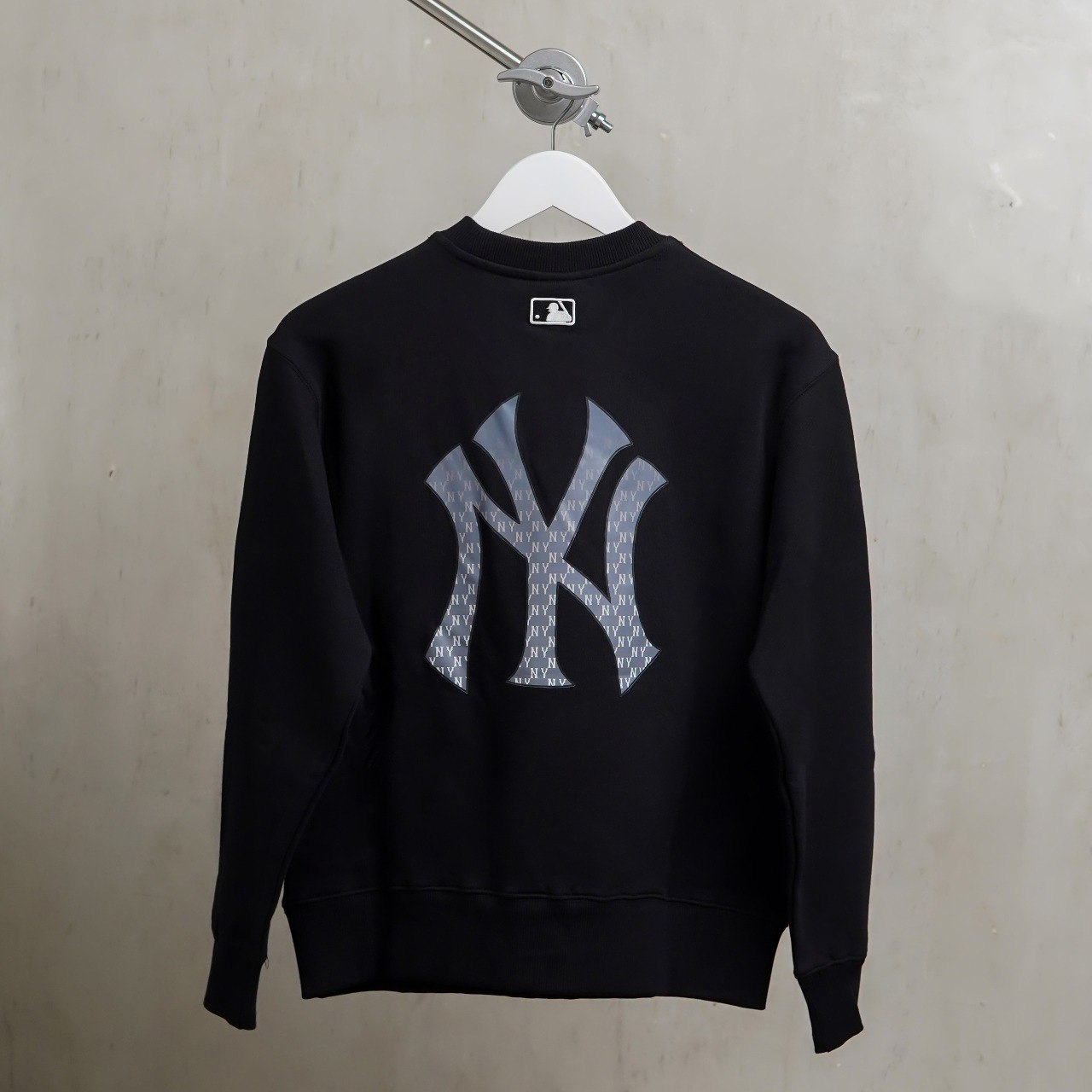 SWEATER MLB NY MONOGRAM GRADIENT SILVER BLACK SWEATSHIRT 100