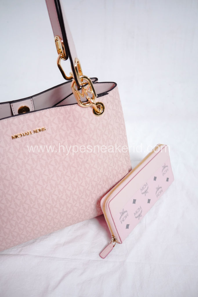 Koleksi warna pink