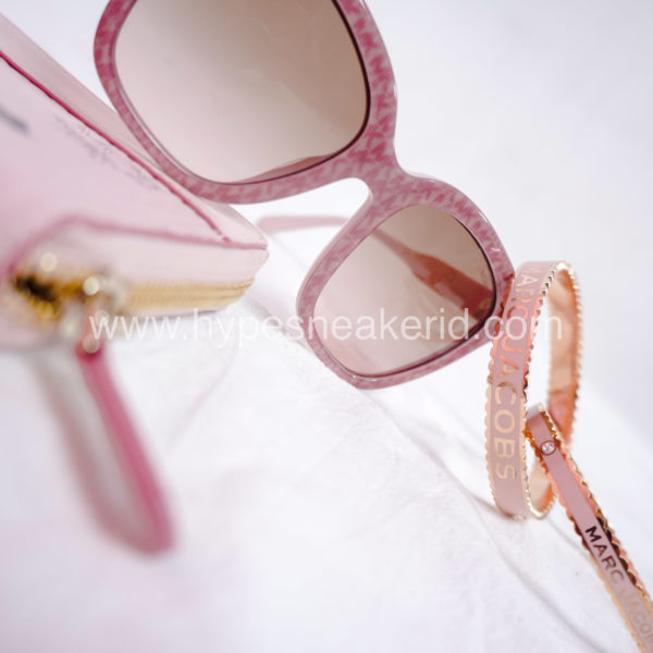 Koleksi warna pink