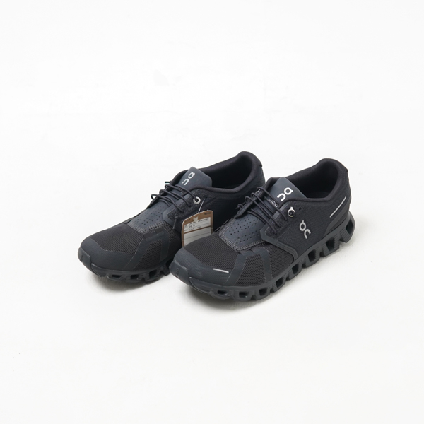 ON CLOUD BLACK SNEAKER