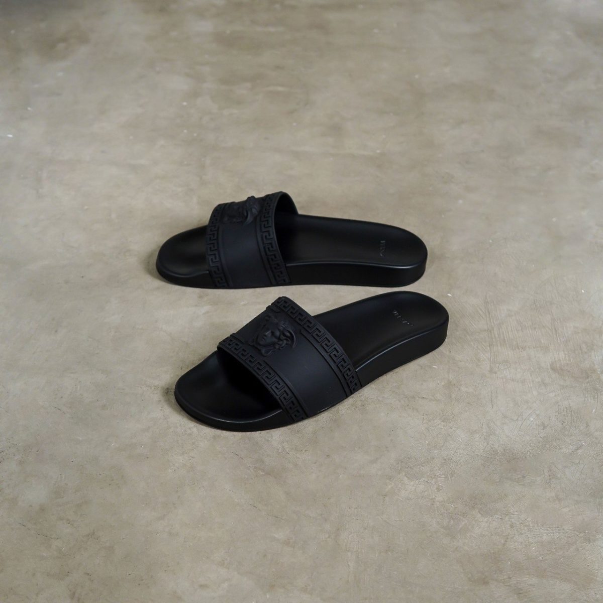 VERSACE BLACK SLIDE