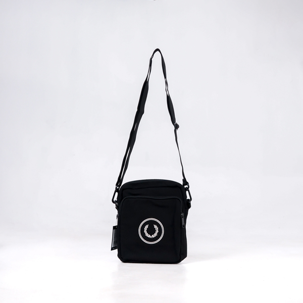 FRED PERRY BLACK SLING BAG