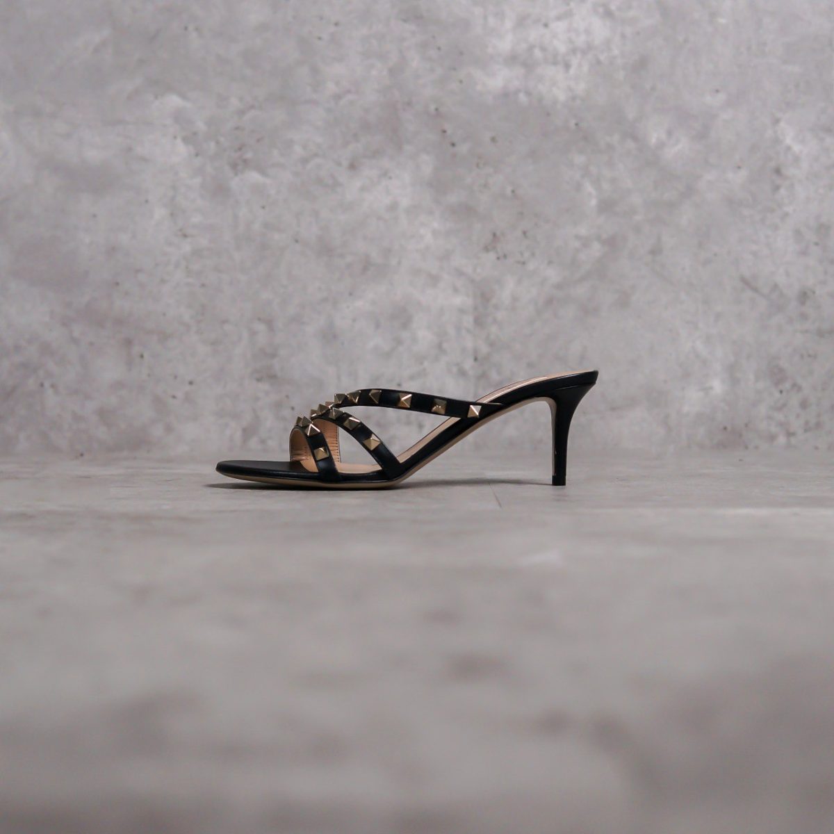 VALENTINO BLACK HEELS SANDAL