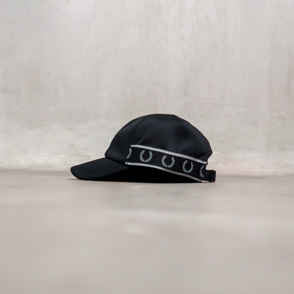 FRED PERRY BLACK CAP