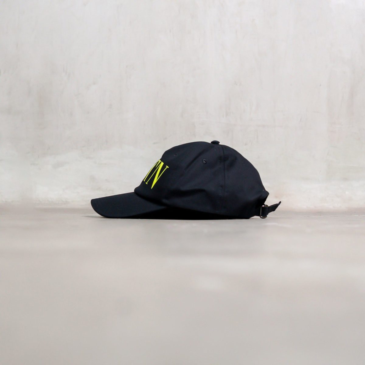 VALENTINO BLACK CAP