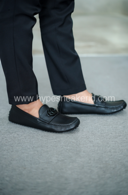 perbedaan sepatu espadrilles dan loafers