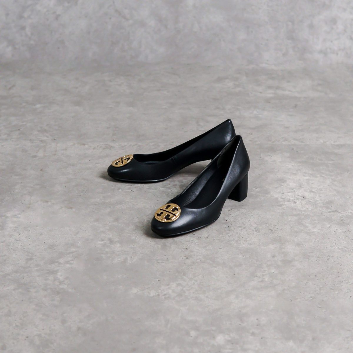 TORY BURCH GOLD BLACK SEPATU