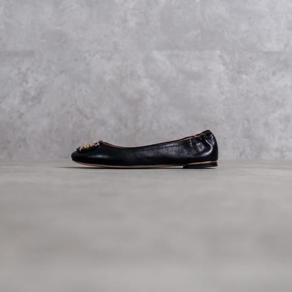 TORY BURCH BLACK SEPATU