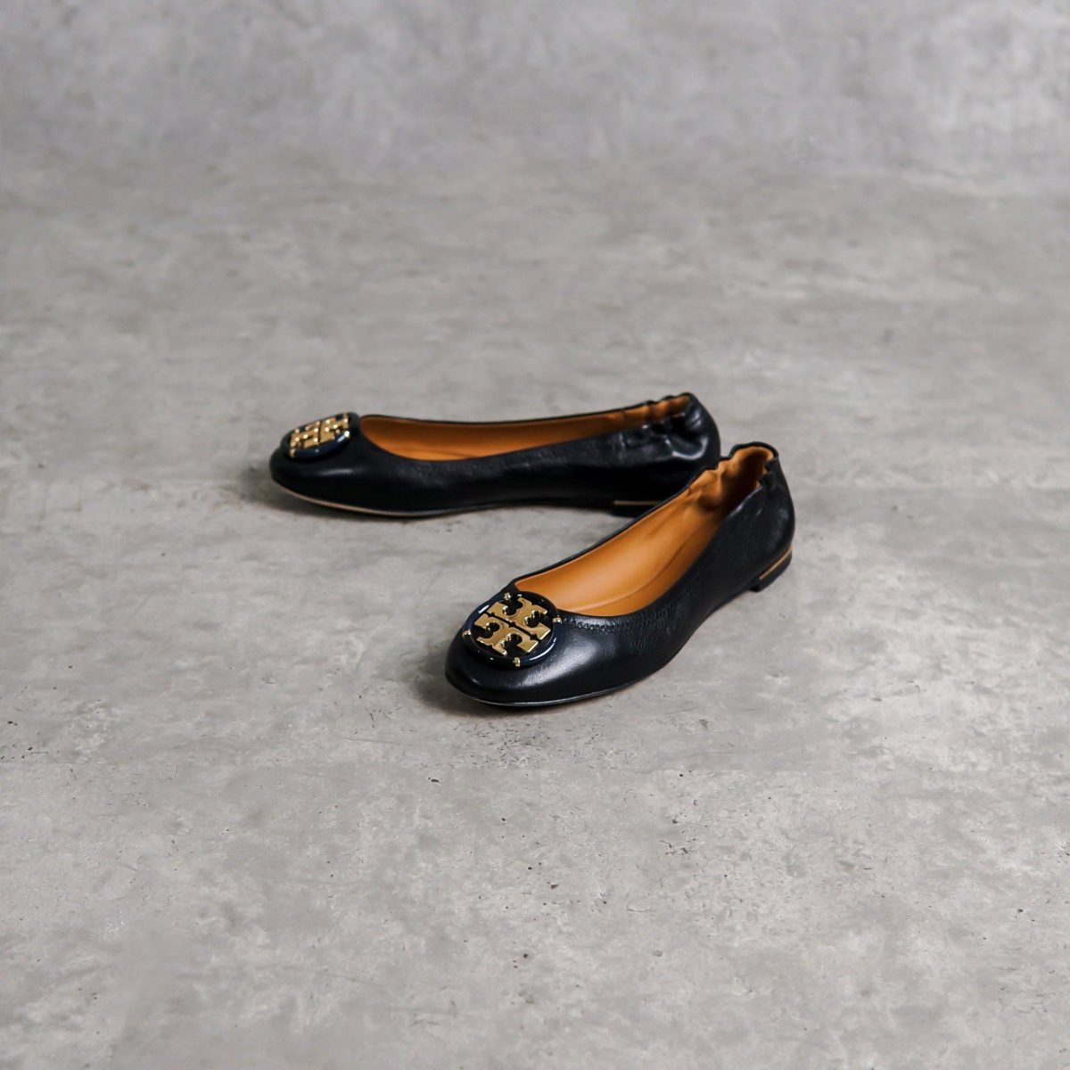 TORY BURCH BLACK SEPATU