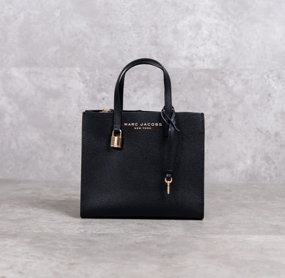 MARC JACOBS BLACK TAS