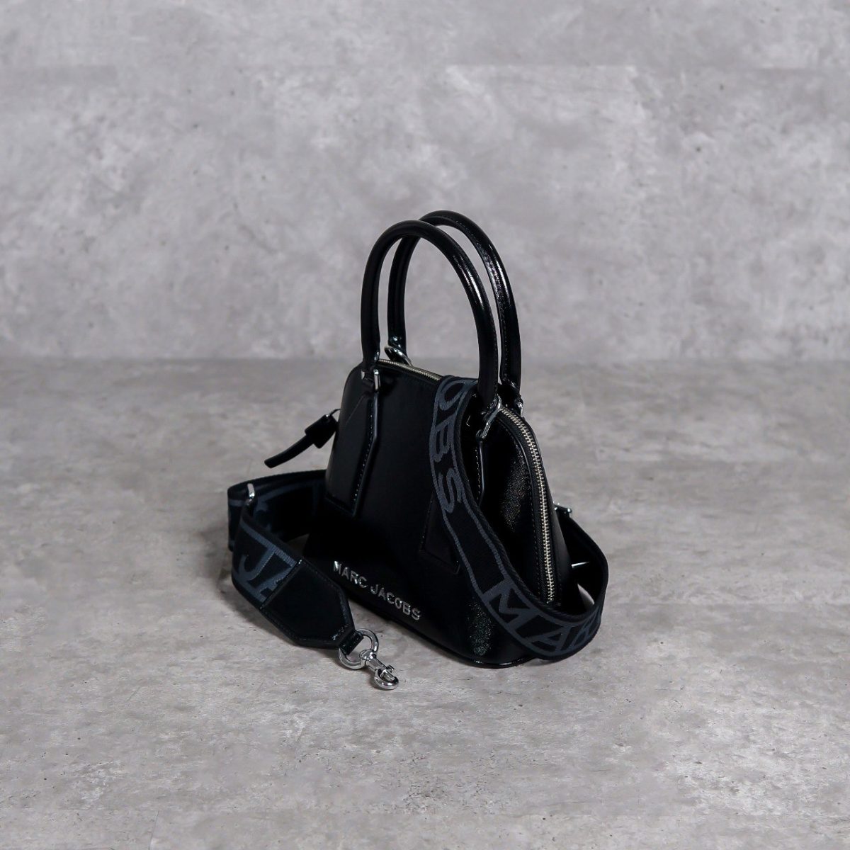 MARC JACOBS BLACK TAS