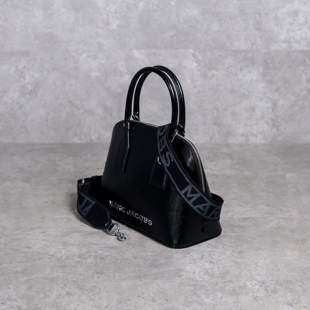 MARC JACOBS BLACK TAS