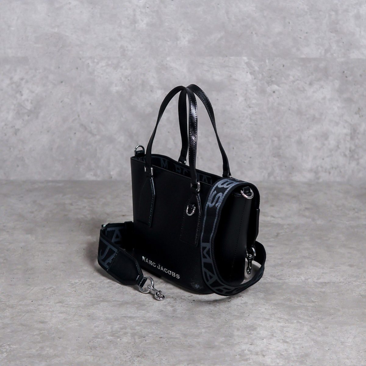 MARC JACOBS BLACK TAS