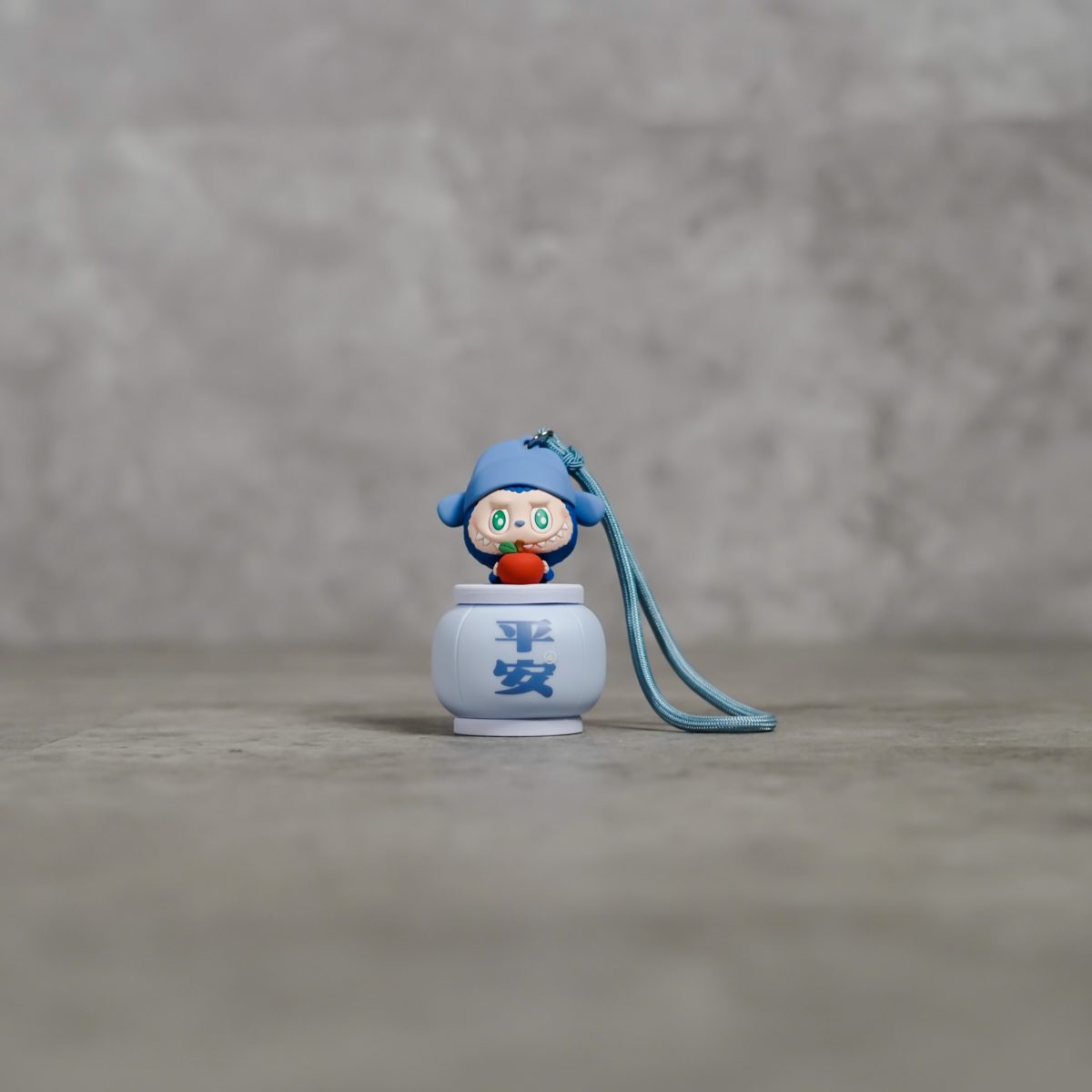 THE MONSTERS LABUBU NIGHT LIGHT LANTERN KEYCHAIN - BLUE (PEACE)