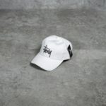 STUSSY WHITE TOPI