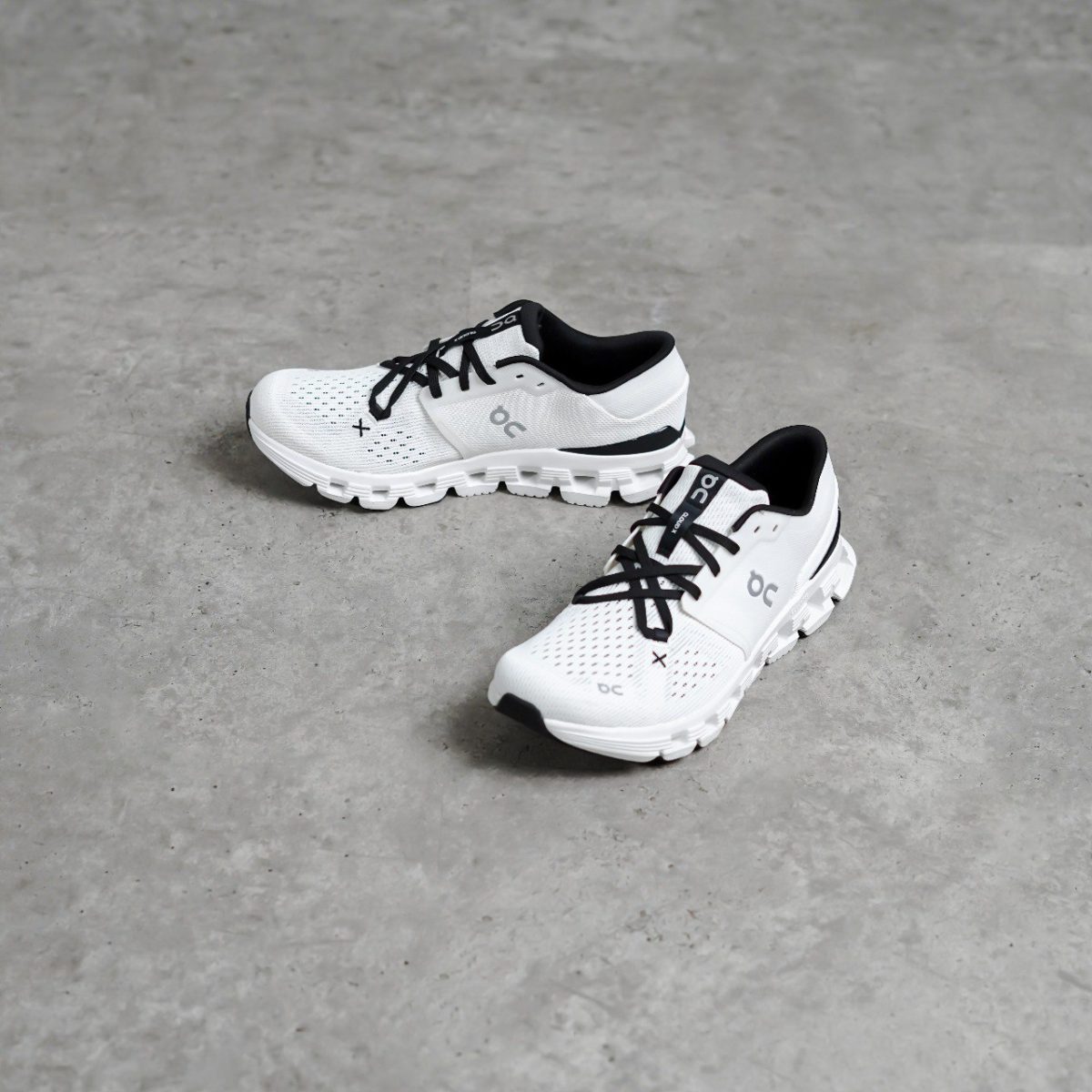 ON CLOUD WHITE SEPATU