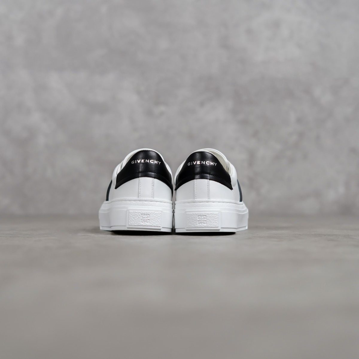 GIVENCHY WHITE SEPATU