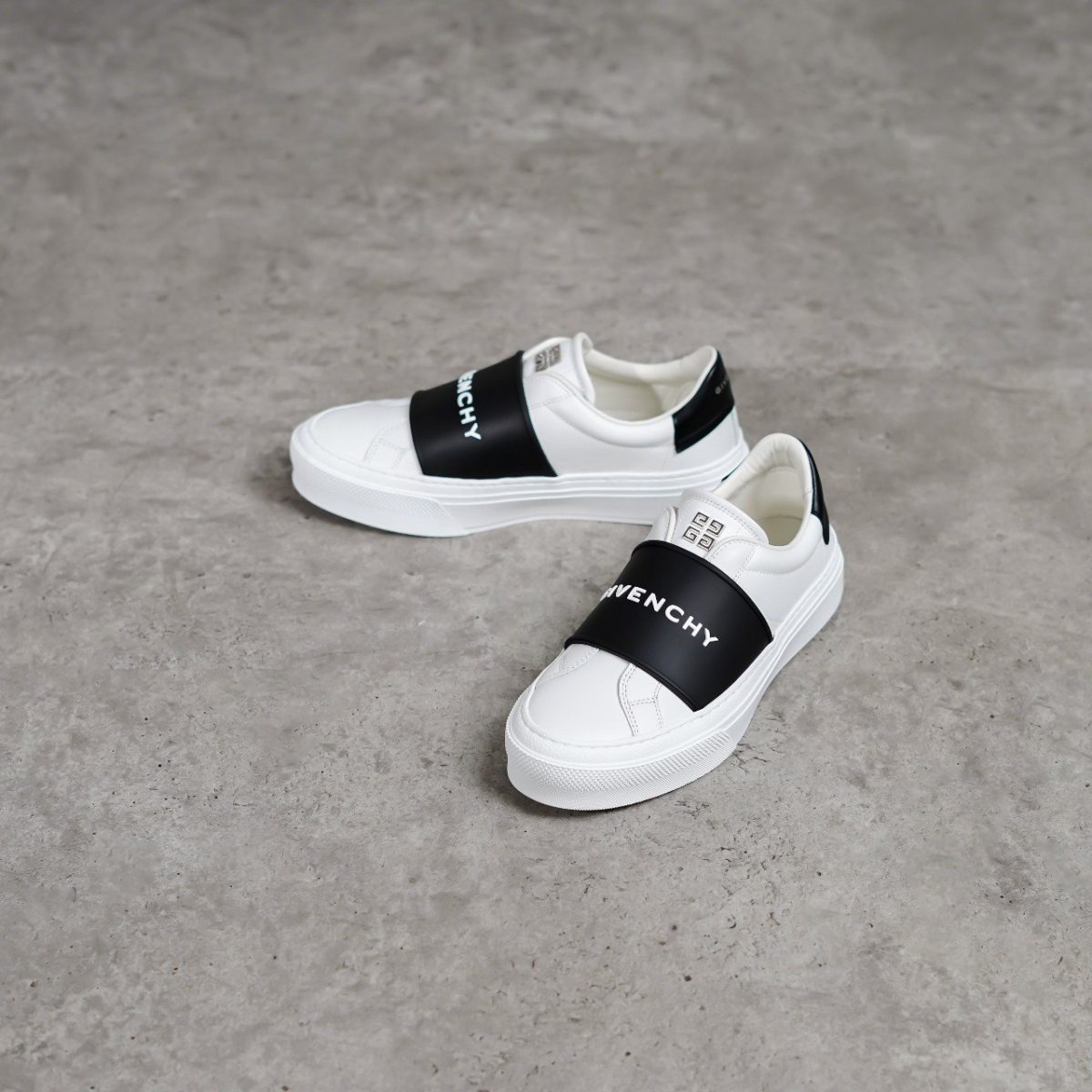 GIVENCHY WHITE SEPATU