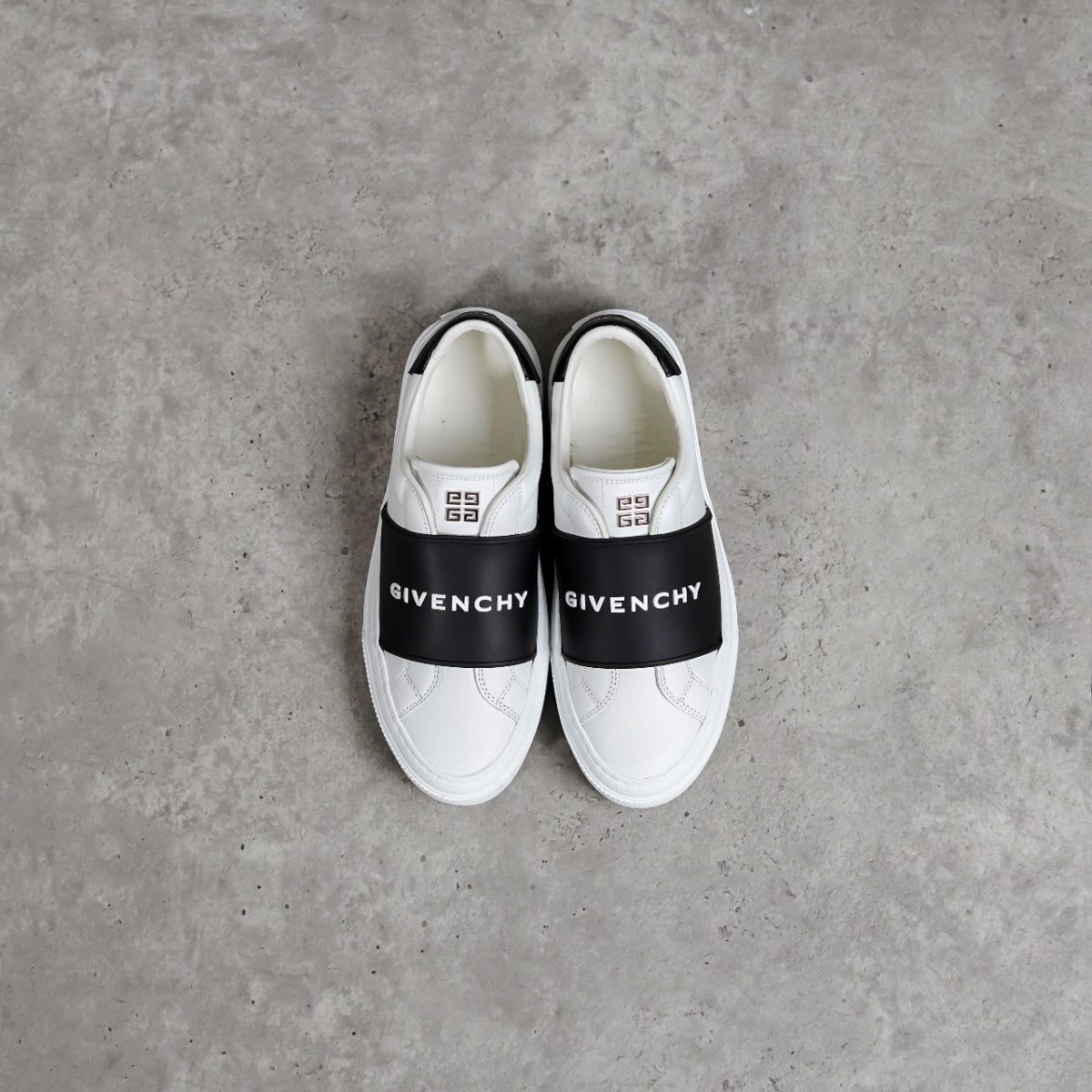 GIVENCHY WHITE SEPATU