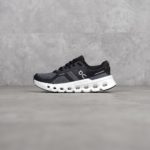 ON CLOUD BLACK SEPATU