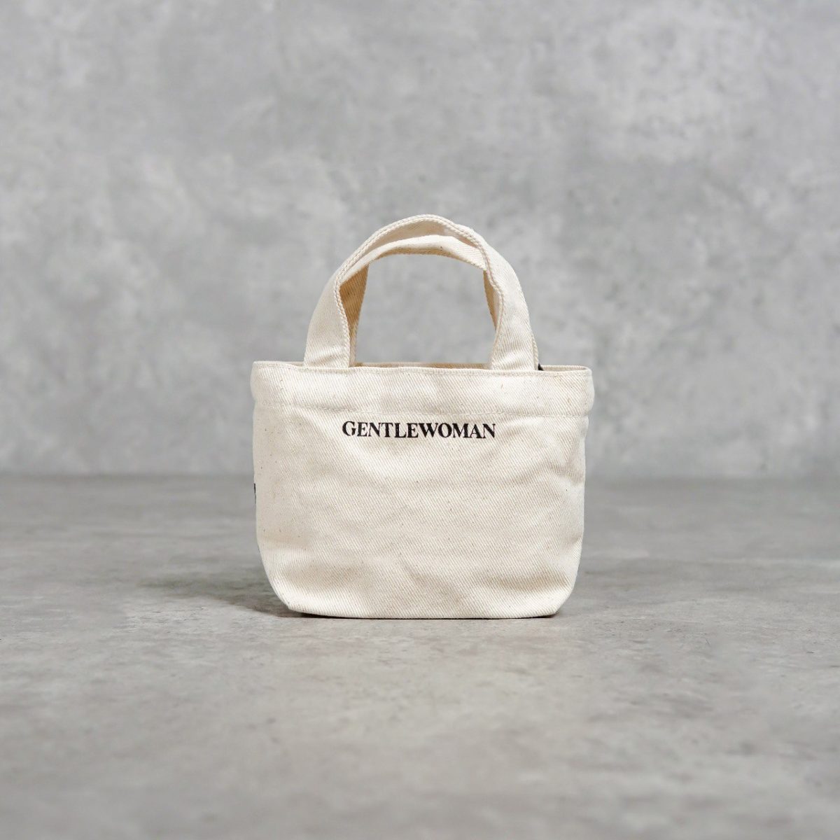 GENTLE WOMAN WHITE TAS