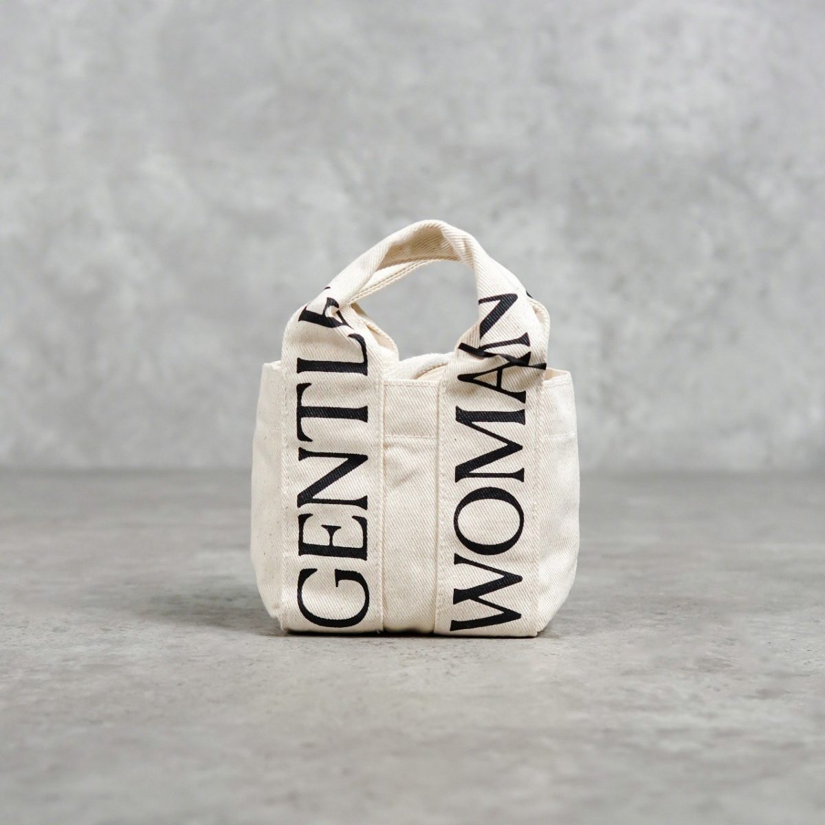 GENTLE WOMAN WHITE TAS