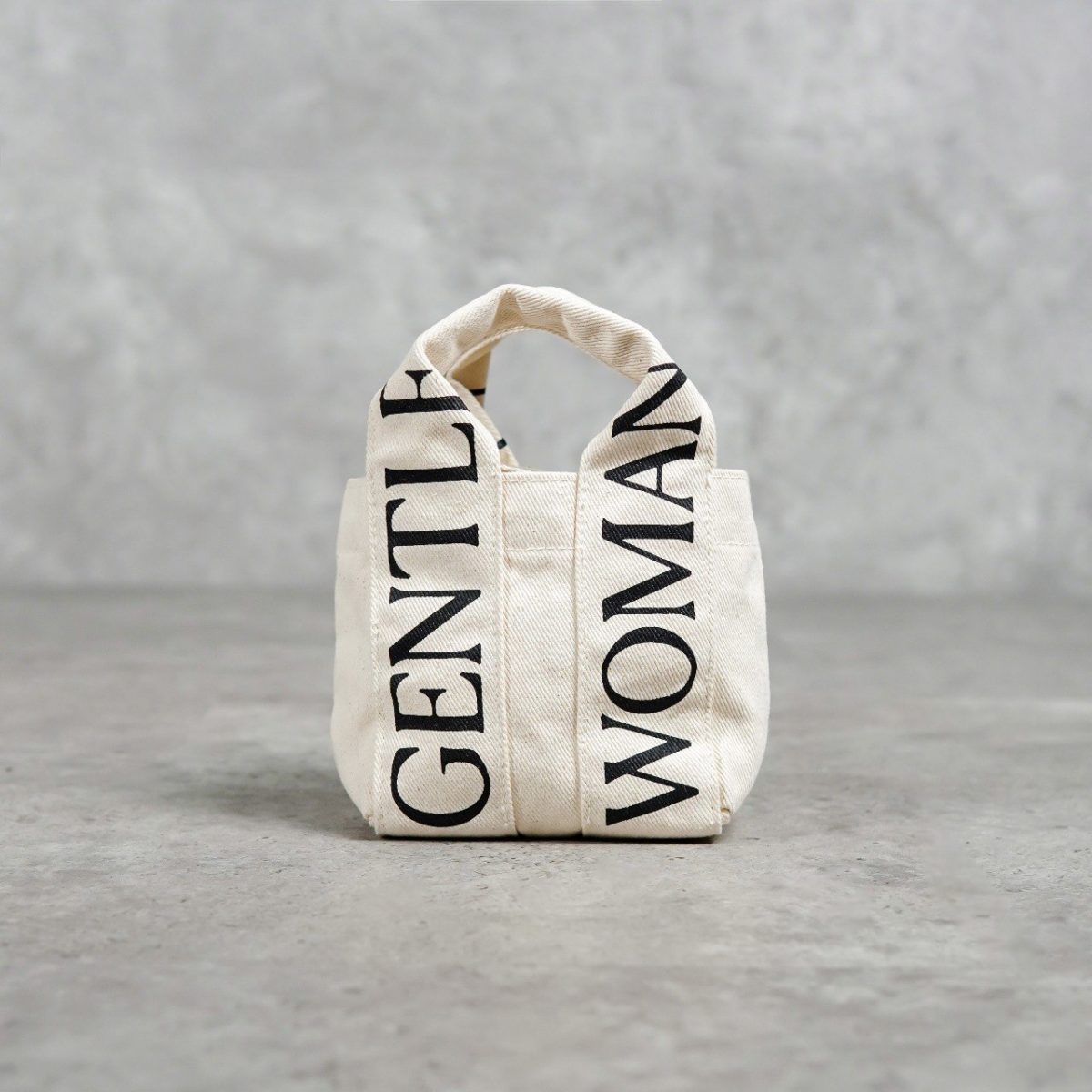 GENTLE WOMAN WHITE TAS