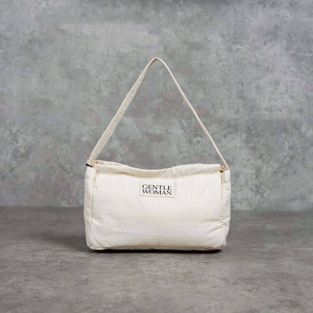 GENTLE WOMAN WHITE TAS