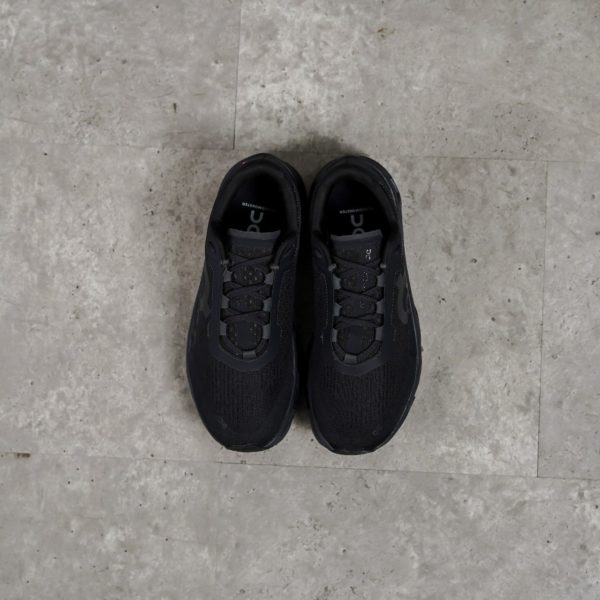 ON CLOUD BLACK SEPATU