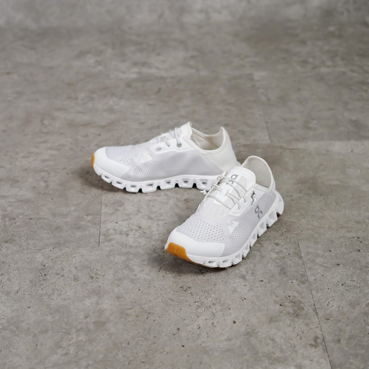 ON CLOUD WHITE SNEAKER