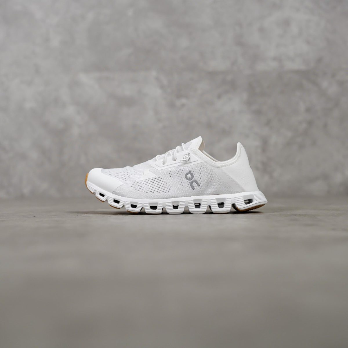 ON CLOUD WHITE SNEAKER