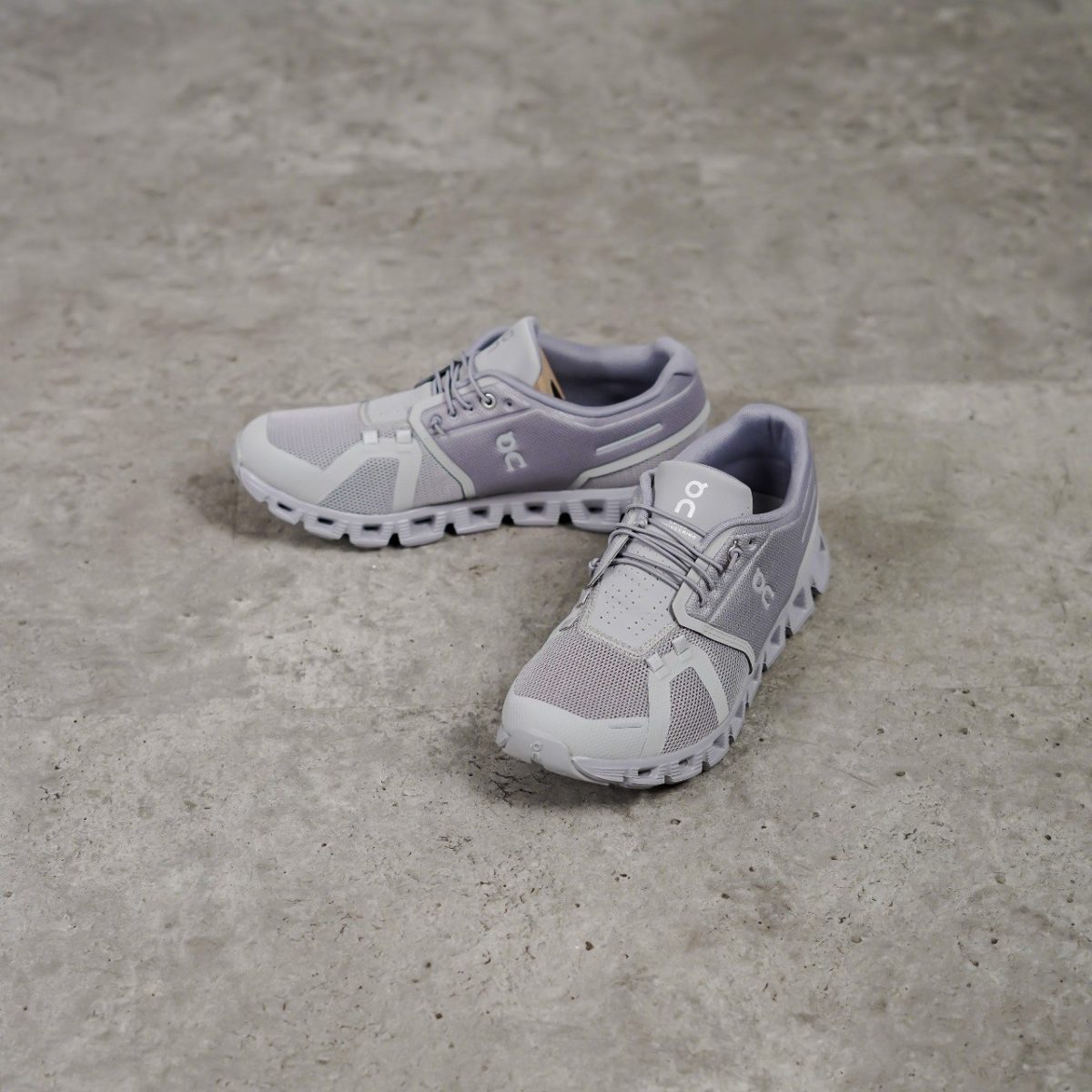 ON CLOUD GREY SNEAKER