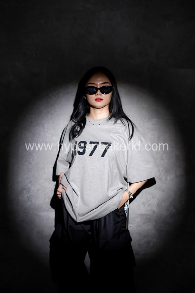 desain 1977 brand Essentials