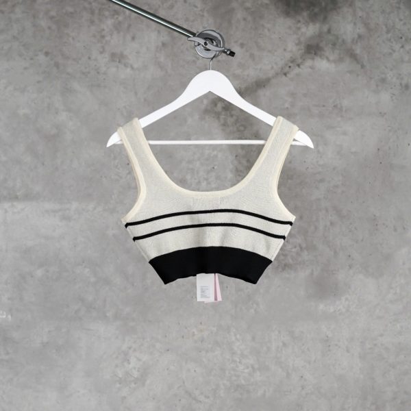 GENTLE WOMAN BLACK CREAM CROP TOP