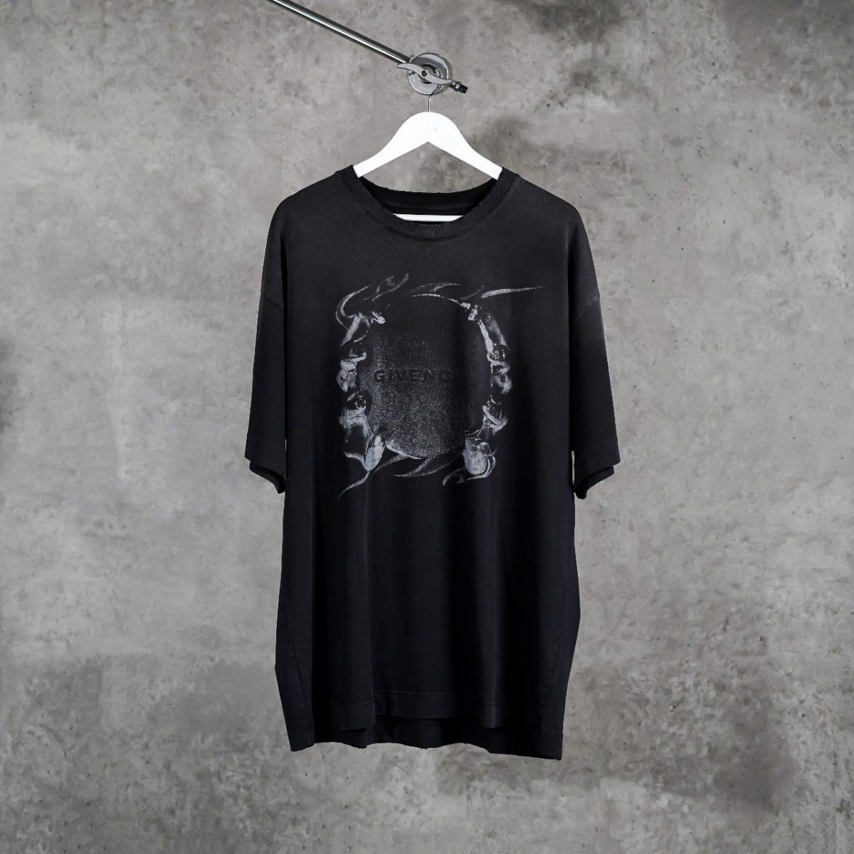 GIVENCHY BLACK TSHIRT