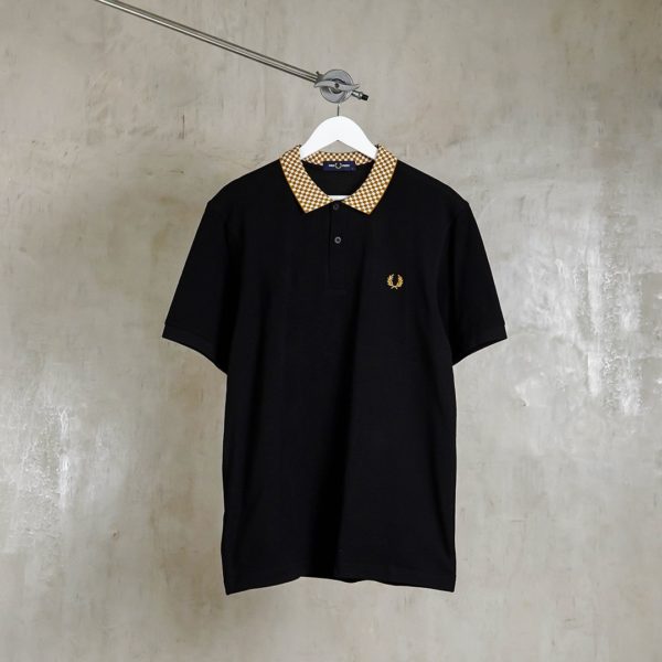 FRED PERRY BLACK TSHIRT