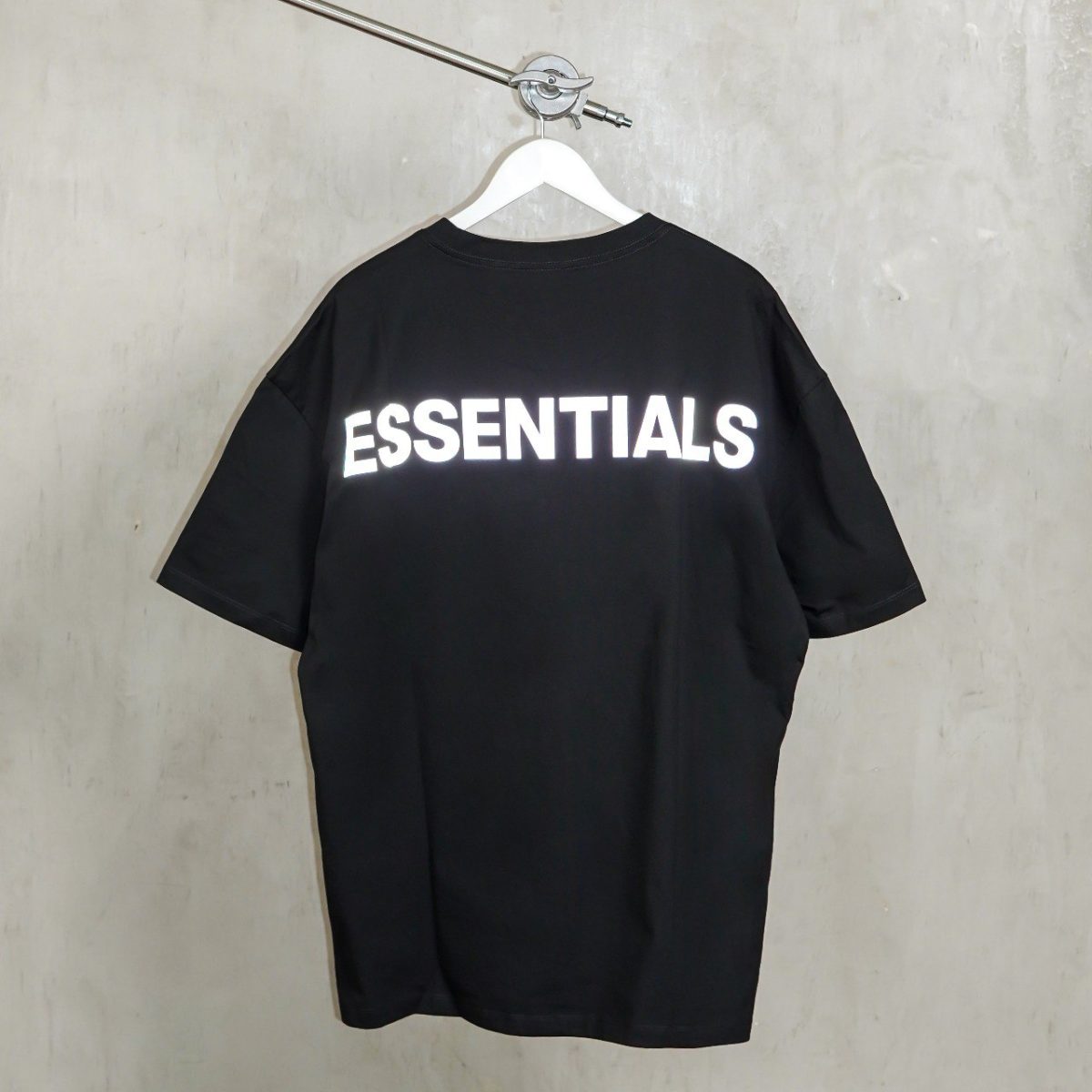 ESSENTIALS BLACK TSHIRT