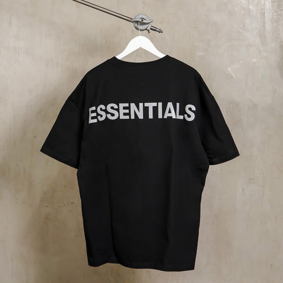 ESSENTIALS BLACK TSHIRT