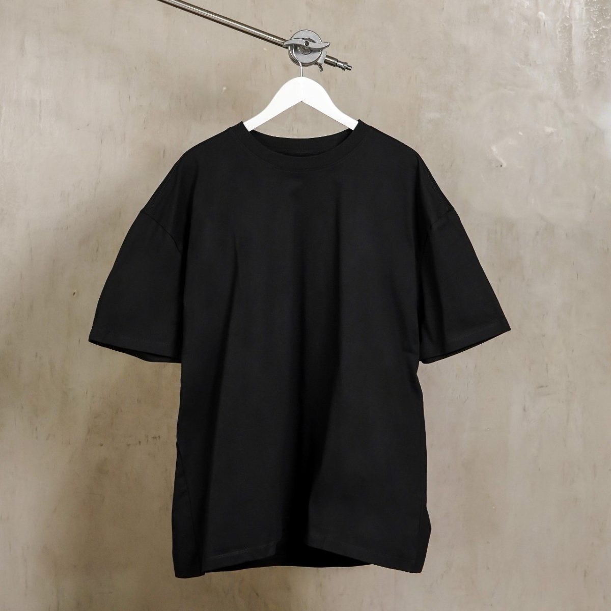 ESSENTIALS BLACK TSHIRT