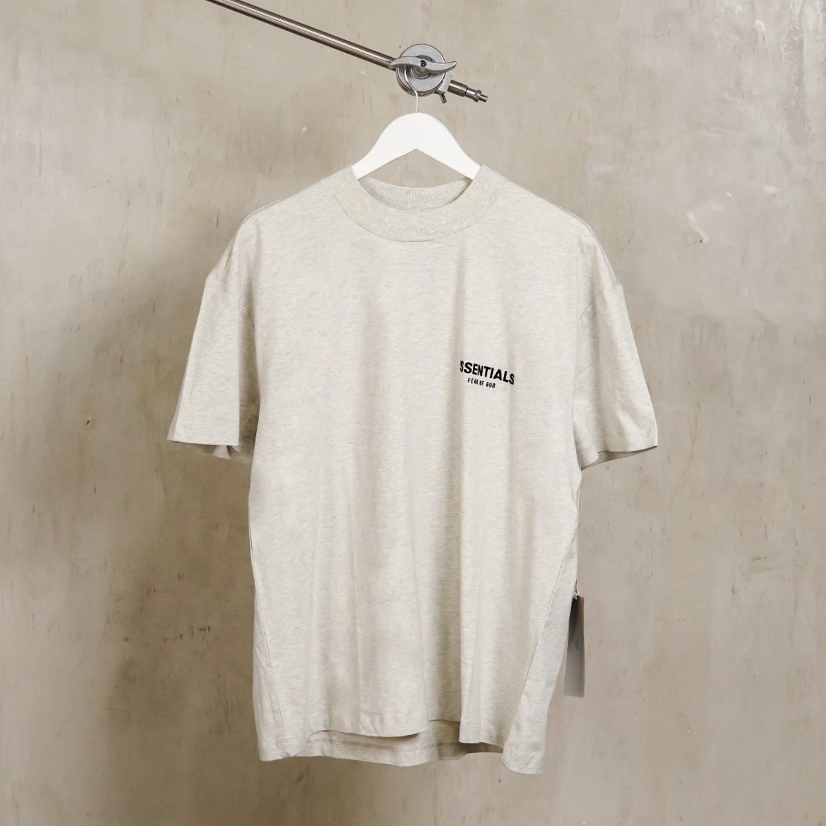 ESSENTIALS OATMILK TSHIRT