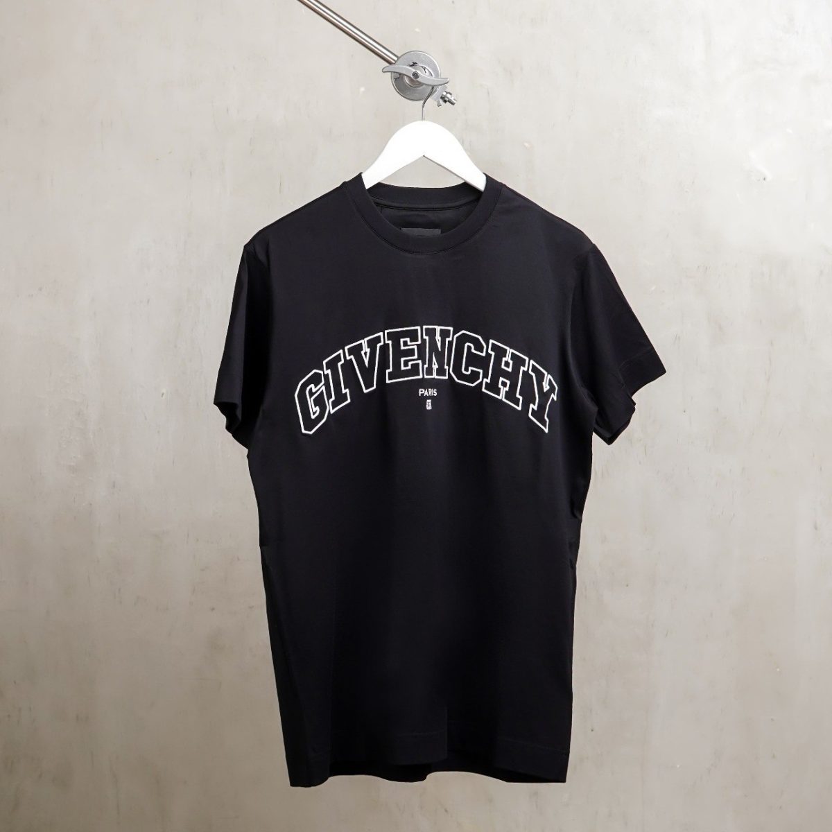 GIVENCHY BLACK TSHIRT