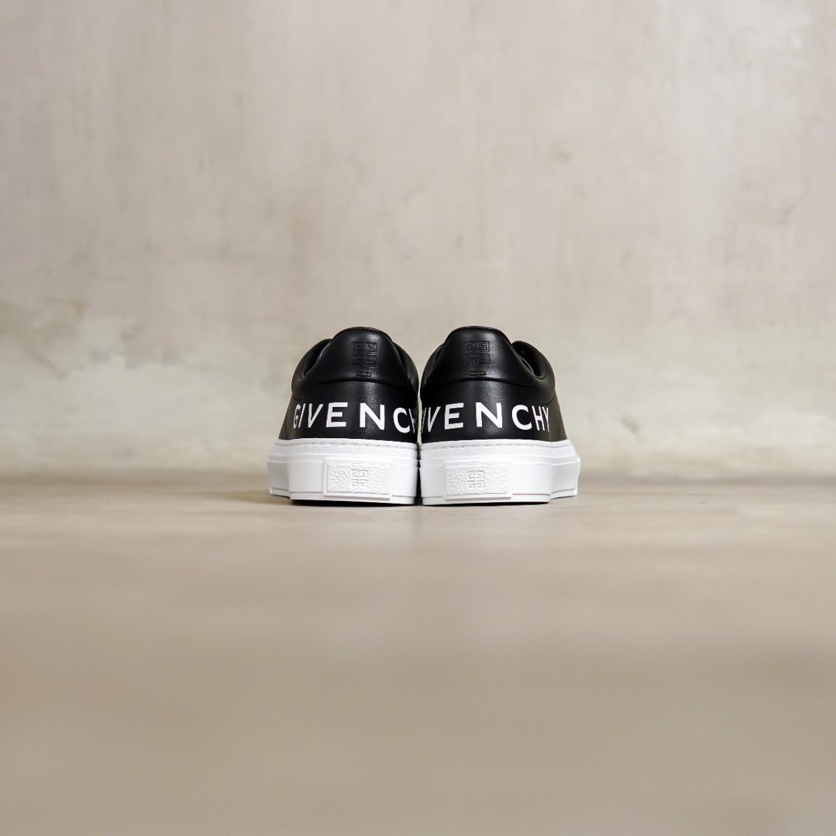 GIVENCHY BLACK SNEAKER