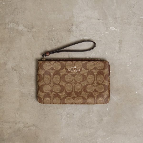 COACH BROWN GHW ZIP MINI CLUTCH