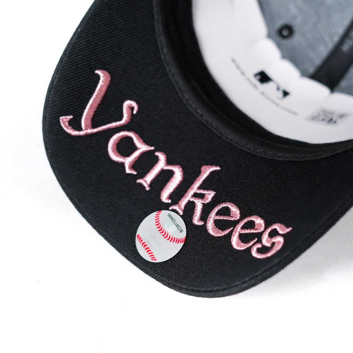 MLB NY OUTLINE YANKEES PINK BLACK CAP