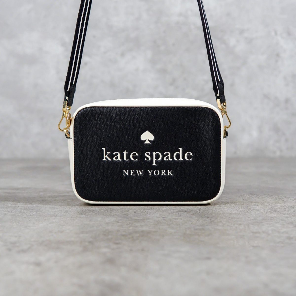 KATE SPADE WHITE BLACK CAMERA BAG