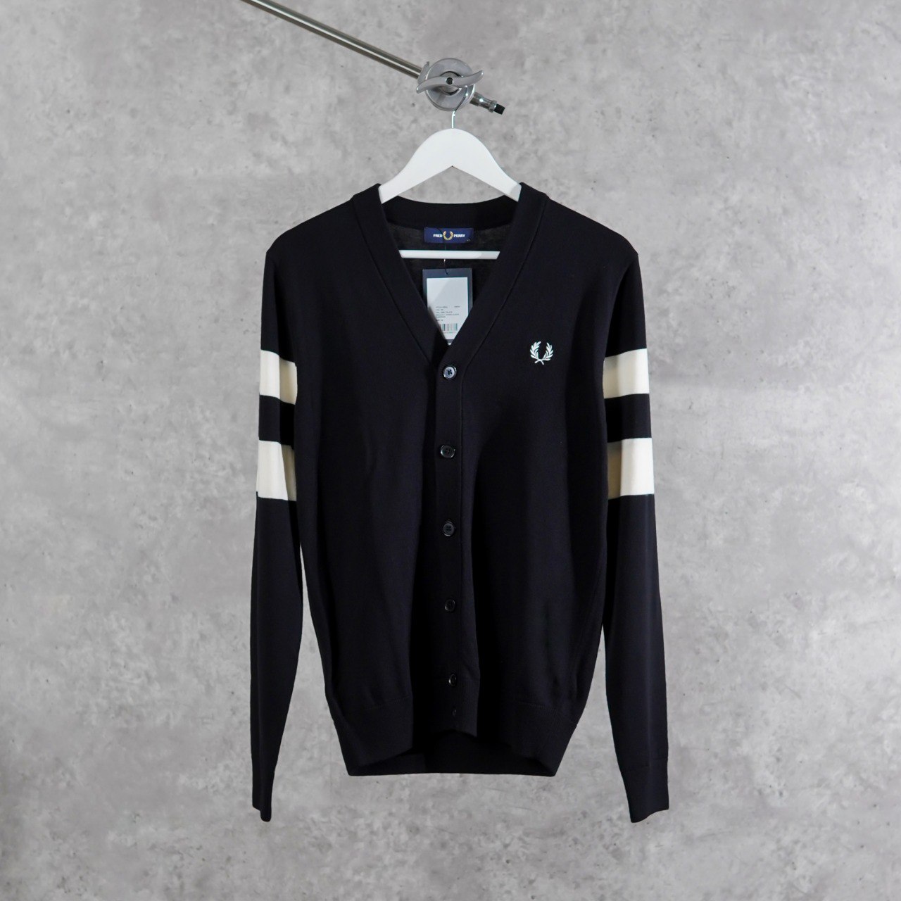 Cardigan FRED PERRY SLEEVE STRIPE WHITE BLACK CARDIGAN 100